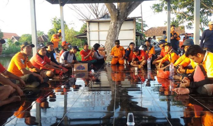 Hari Ketiga, Korban Bunuh Diri Lompat di Jembatan Sembayat Belum Ditemukan Hari Ketiga, Korban Bunuh Diri Lompat di Jembatan Sembayat Belum Ditemukan