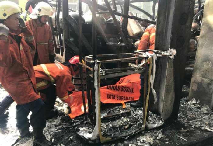 SPBU Brebek Sidoarjo Terbakar, 1 Orang Tewas, 4 Luka Berat SPBU Brebek Sidoarjo Terbakar, 1 Orang Tewas, 4 Luka Berat