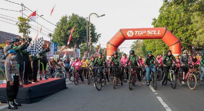 HUT Bhayangkara ke-76, Polres Jombang Gelar Fun Bike Diikuti Ribuan Peserta HUT Bhayangkara ke-76, Polres Jombang Gelar Fun Bike Diikuti Ribuan Peserta