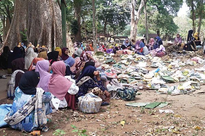Bentuk Syukur, Tradisi Sedekah Bumi di Pemakaman Masih Lestari di Tuban Bentuk Syukur, Tradisi Sedekah Bumi di Pemakaman Masih Lestari di Tuban