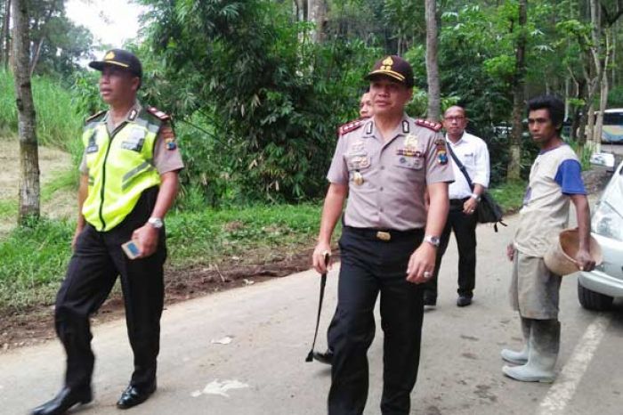 Kapolres Batu Pimpin Normalisasi Longsor di Kasembon Kapolres Batu Pimpin Normalisasi Longsor di Kasembon