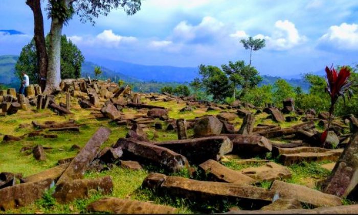 Liburan Akhir Tahun di Situs Gunung Padang: Peninggalan Zaman Megalitikum di Indonesia Liburan Akhir Tahun di Situs Gunung Padang: Peninggalan Zaman Megalitikum di Indonesia
