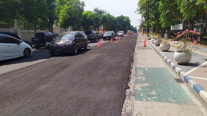 Cegah Retakan, DPUPR Jombang Perbaiki Jalan Protokol