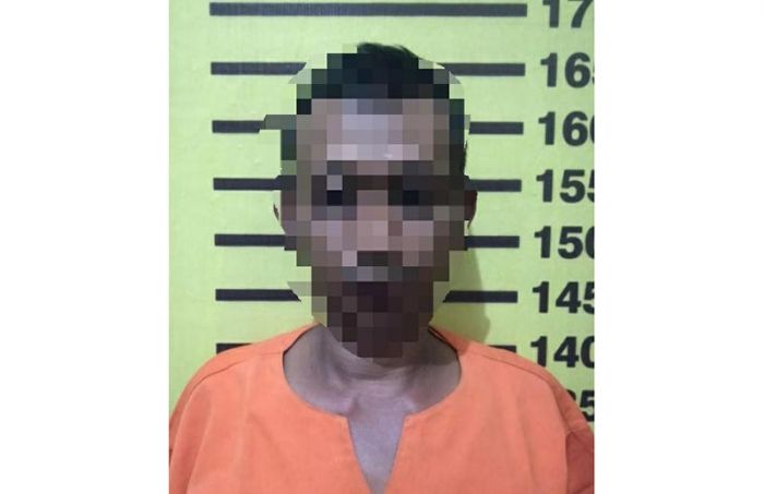 Ditinggal Istri Kerja di Kalimantan, Bapak di Banyuwangi Setubuhi Anak Tiri Ditinggal Istri Kerja di Kalimantan, Bapak di Banyuwangi Setubuhi Anak Tiri
