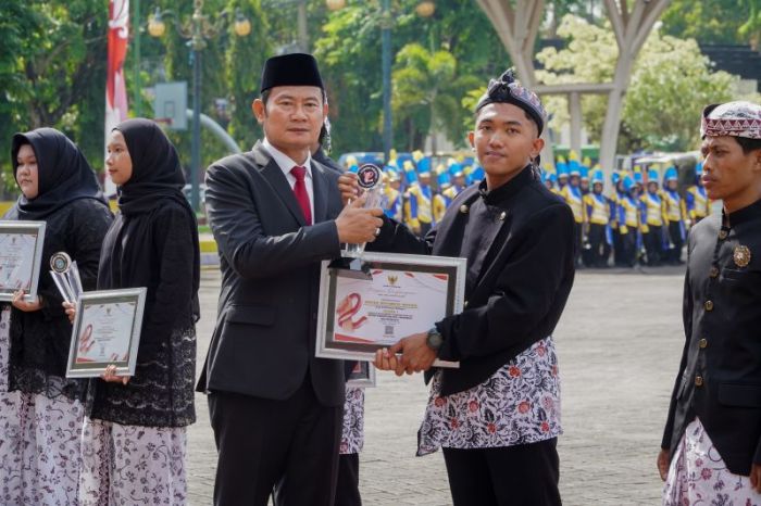 Peringati Hari Sumpah Pemuda, Pemkab Lamongan Beri Apresiasi Warga Solokuro Pelestari Benih Lokal