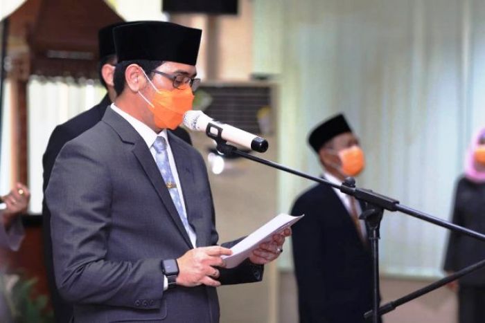 Plt Wali Kota Pasuruan Lantik dan Ambil Sumpah Sekdakot dan 7 Pejabat Pimpinan Tinggi Pratama Plt Wali Kota Pasuruan Lantik dan Ambil Sumpah Sekdakot dan 7 Pejabat Pimpinan Tinggi Pratama