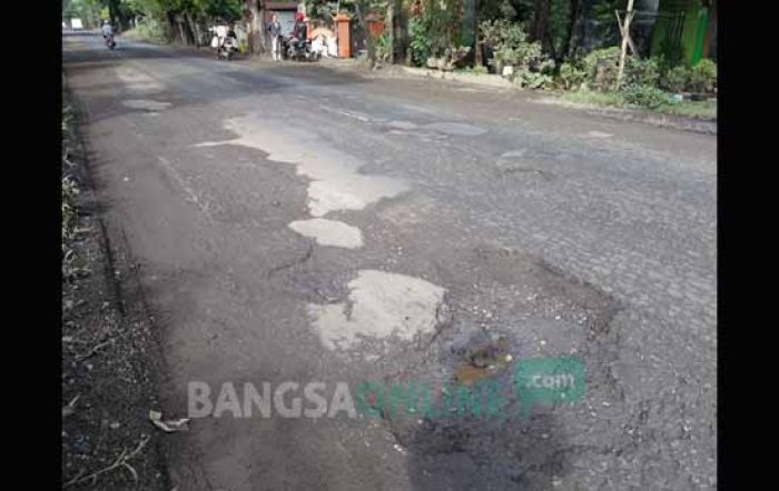 Jalur Nasional di Kabupaten Jombang yang Rusak Kian Mengancam Pengendara