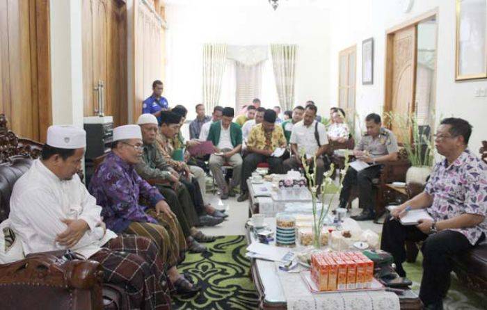 Tokoh Agama dan Ormas di Tulungagung Minta Pemkab Tolak Keberadaan HTI Tokoh Agama dan Ormas di Tulungagung Minta Pemkab Tolak Keberadaan HTI