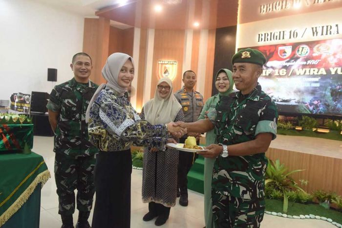 Wali Kota Kediri Hadir di Acara Tasyakuran HUT ke-18 Brigif 16 Wira Yudha Wali Kota Kediri Hadir di Acara Tasyakuran HUT ke-18 Brigif 16 Wira Yudha