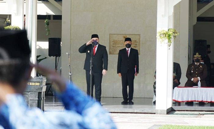 Singgung Bahaya Demoralisasi, Bupati Kediri Imbau Guru Awasi Penggunaan Gawai pada Siswa Singgung Bahaya Demoralisasi, Bupati Kediri Imbau Guru Awasi Penggunaan Gawai pada Siswa