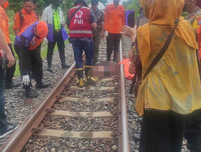 Mr X Tertabrak Kereta Api di Surabaya, Organ Tubuh Berserakan Mr X Tertabrak Kereta Api di Surabaya, Organ Tubuh Berserakan