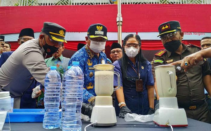 Polres Tulungagung Gelar Pemusnahan Puluhan Kilogram Sabu Hingga Ribuan Botol Miras Polres Tulungagung Gelar Pemusnahan Puluhan Kilogram Sabu Hingga Ribuan Botol Miras