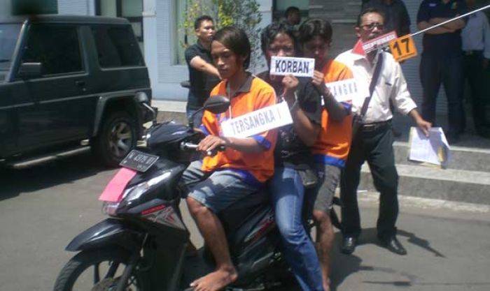 Pembunuhan di Perumahan Magersari Direkonstruksi, Empat Tersangka Peragakan 42 Adegan Pembunuhan di Perumahan Magersari Direkonstruksi, Empat Tersangka Peragakan 42 Adegan