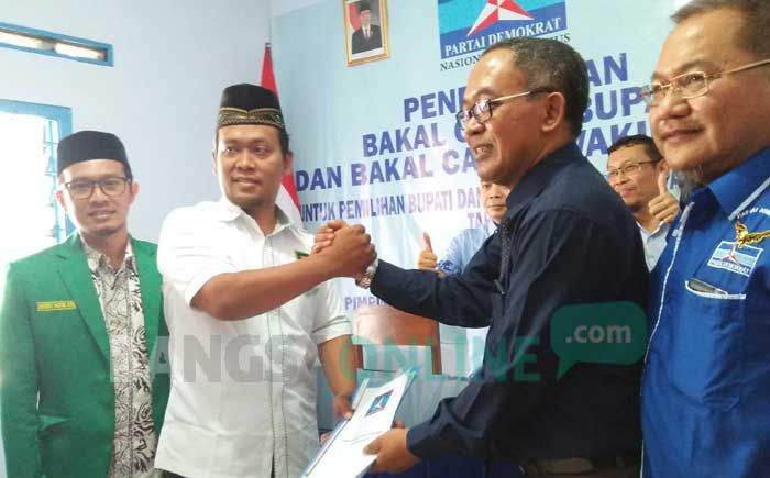 Hari Pertama Demokrat Jombang Buka Pendaftaran, Bu Mun Ambil Formulir Cabup Hari Pertama Demokrat Jombang Buka Pendaftaran, Bu Mun Ambil Formulir Cabup