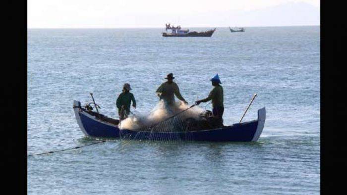Nelayan Sumenep Ditolerir Gunakan Alat Tangkap Hela dan Tarik