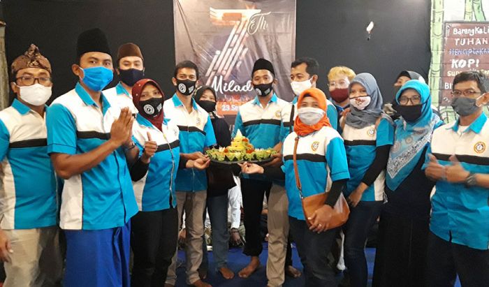 Milad ke-7, Grup FB WWN Selamatan dengan 7 Tumpeng