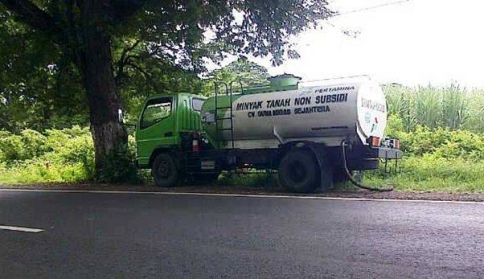 Hendak Dikirim ke Sebuah Perusahaan, Minyak Tanah di Truk Tangki di Banyuwangi Diduga Dicuri