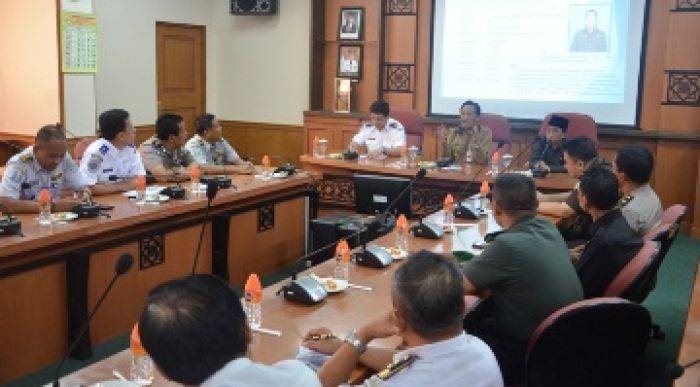 Tim Juri Wahana Tata Nugraha Paparkan Penilaian Sarana Lalin Gresik ke Bupati, Ini Hasilnya Tim Juri Wahana Tata Nugraha Paparkan Penilaian Sarana Lalin Gresik ke Bupati, Ini Hasilnya