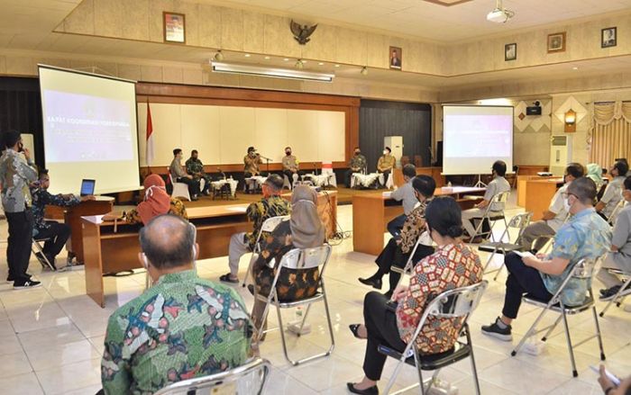 Bupati Sambari akan Berlakukan New Normal Pasca PSBB Surabaya Raya Berakhir Bupati Sambari akan Berlakukan New Normal Pasca PSBB Surabaya Raya Berakhir