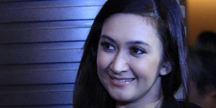 Nafa Urbach Bisa Usir Jin dan Obati Orang Kerasukan Setan Nafa Urbach Bisa Usir Jin dan Obati Orang Kerasukan Setan