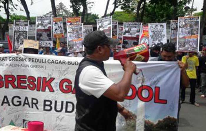 Ratusan PKL Eks Alun-alun Gresik Kembali Bergolak Ratusan PKL Eks Alun-alun Gresik Kembali Bergolak