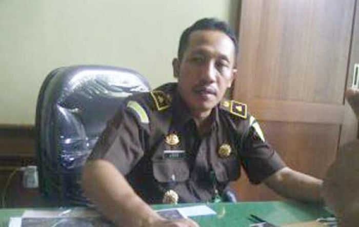 Kajari Sampang Tahan Kepala Dinas Lingkungan Hidup, Jadi Tersangka Kasus Korupsi Penanaman Tebu Kajari Sampang Tahan Kepala Dinas Lingkungan Hidup, Jadi Tersangka Kasus Korupsi Penanaman Tebu