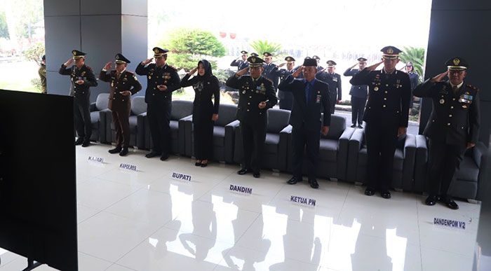 Virtual, Kapolres Mojokerto Bersama Forkopimda Ikuti Upacara Peringatan Bhayangkara ke-76 Virtual, Kapolres Mojokerto Bersama Forkopimda Ikuti Upacara Peringatan Bhayangkara ke-76
