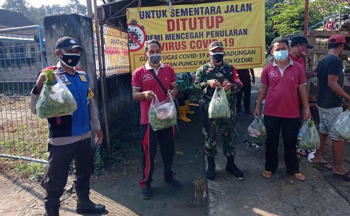 Gusdurian Mojokutho Kolaborasi dengan KOPI, Bagikan Sayuran ke Warga Gadungan yang Sedang Isoman Gusdurian Mojokutho Kolaborasi dengan KOPI, Bagikan Sayuran ke Warga Gadungan yang Sedang Isoman