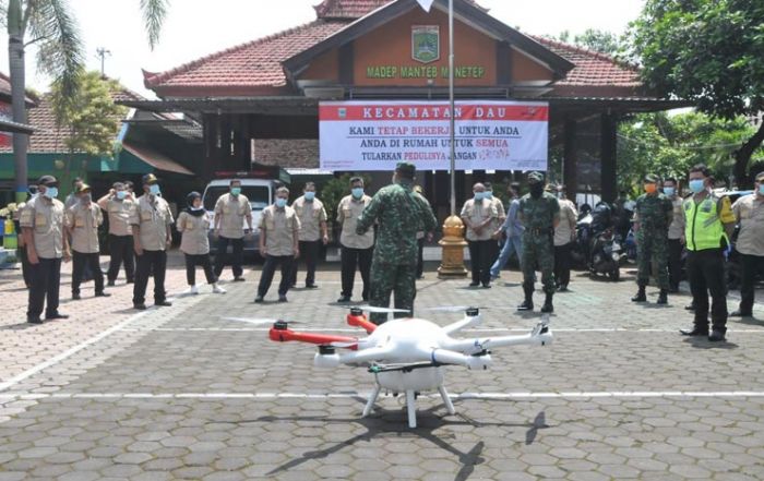 Forkopimda dan Unmuh Malang Siagakan Drone Penyemprot Disinfektan Forkopimda dan Unmuh Malang Siagakan Drone Penyemprot Disinfektan