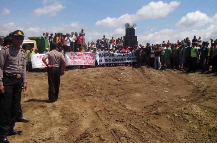 Tuntutan Tak Kunjung Dipenuhi, Warga Kasreman kembali Geruduk Pembangunan Tol Kertosono-Solo Tuntutan Tak Kunjung Dipenuhi, Warga Kasreman kembali Geruduk Pembangunan Tol Kertosono-Solo