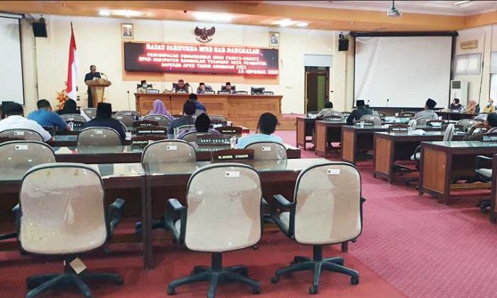 PU Fraksi RAPBD Bangkalan TA 2021: F-PDIP Soroti Kebocoran Retribusi Parkir, F-PPP Tak Serahkan PU PU Fraksi RAPBD Bangkalan TA 2021: F-PDIP Soroti Kebocoran Retribusi Parkir, F-PPP Tak Serahkan PU