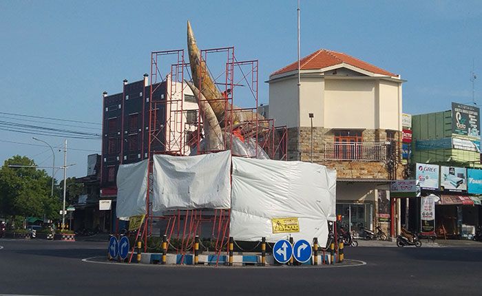 Ini Alasan Tugu Kartonyono Ngawi Dicat Ulang