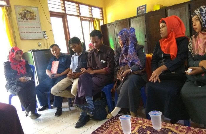 Kasek Lama Balik Kucing, Sejumlah Guru SDN Larangan Luar 3 Pamekasan Mogok Ngajar Kasek Lama Balik Kucing, Sejumlah Guru SDN Larangan Luar 3 Pamekasan Mogok Ngajar