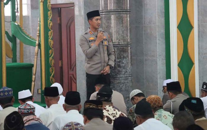 Terus Jalankan Program, Kapolres Pasuruan Beri Imbauan Kamtibmas Usai Jumatan Terus Jalankan Program, Kapolres Pasuruan Beri Imbauan Kamtibmas Usai Jumatan