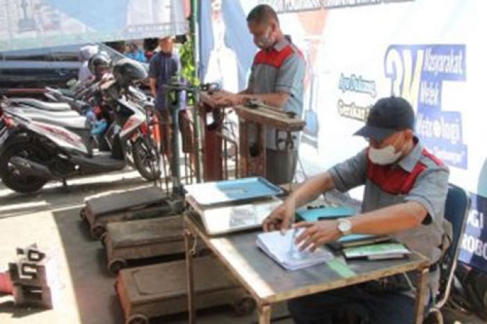 DKUPP Kota Probolinggo Tera Ulang Ratusan Timbangan Milik Pedagang