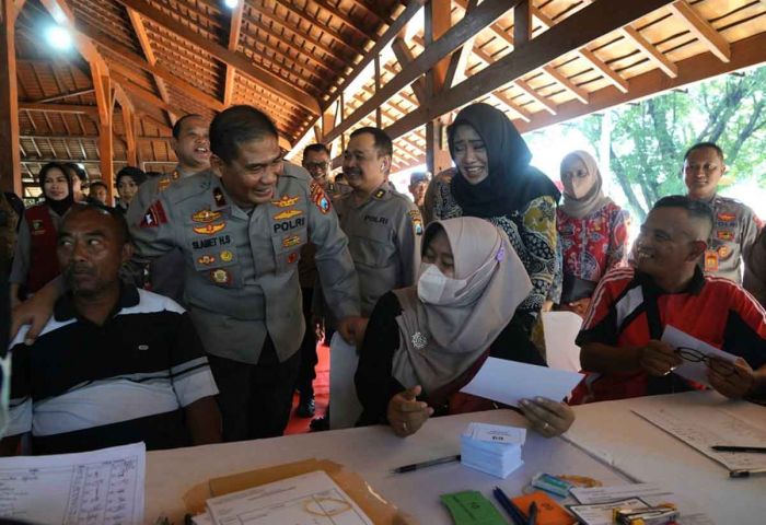 Jumat Curhat, Bupati Mojokerto dan Wakapolda Jatim Diwaduli Pelbagai Permasalahan Jumat Curhat, Bupati Mojokerto dan Wakapolda Jatim Diwaduli Pelbagai Permasalahan