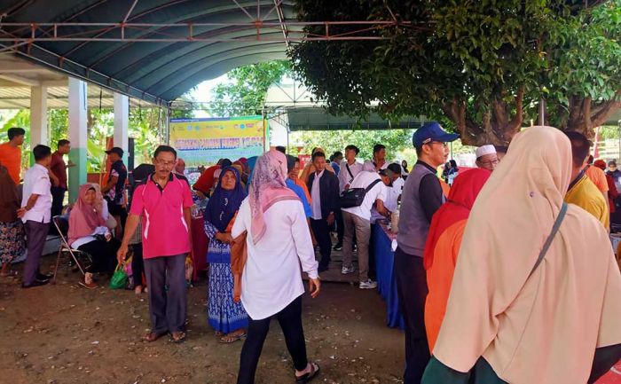 Gelar Pasar Murah Jelang Ramadhan, Pemkab Pamekasan Gelontorkan 8 Ton Beras Gelar Pasar Murah Jelang Ramadhan, Pemkab Pamekasan Gelontorkan 8 Ton Beras