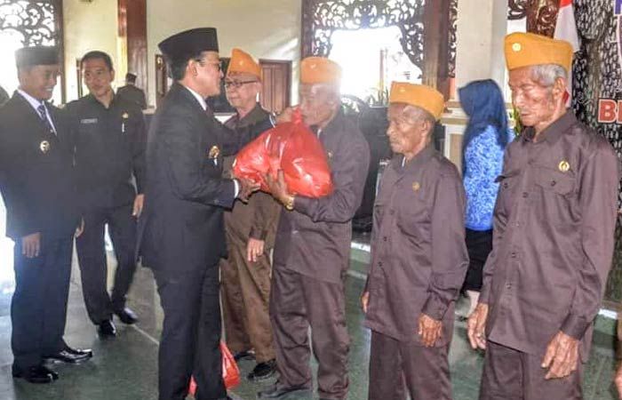 Pimpin Upacara Kesaktian Pancasila, Badrut Tamam Santuni Veteran Pimpin Upacara Kesaktian Pancasila, Badrut Tamam Santuni Veteran