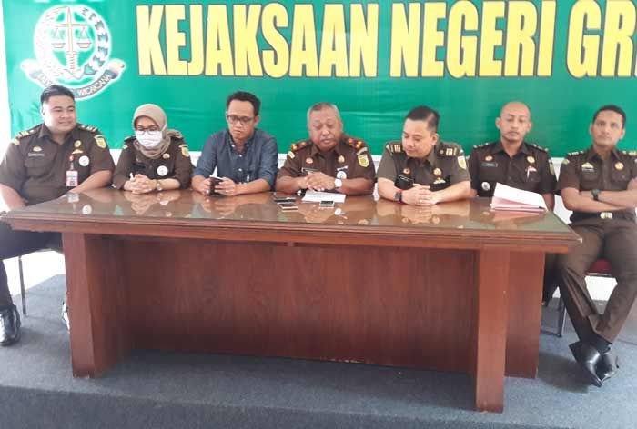 Kejari Gresik Tetapkan Kadinkes Nurul Dholam Tersangka Kasus Penyimpangan Dana Jaspel BPJS Kejari Gresik Tetapkan Kadinkes Nurul Dholam Tersangka Kasus Penyimpangan Dana Jaspel BPJS