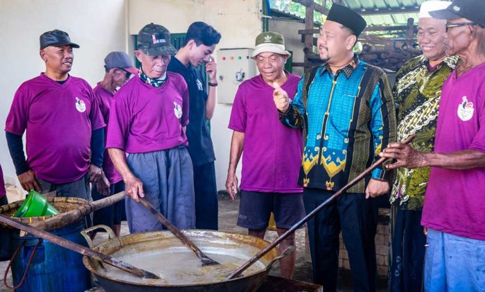 Bupati Gresik Apresiasi Tradisi Kolak Ayam 