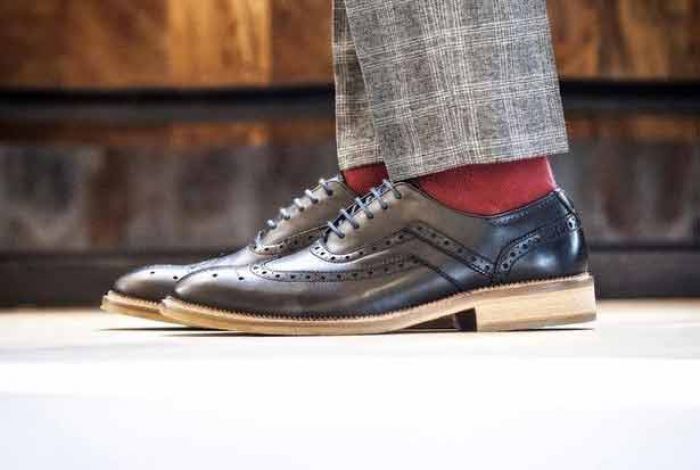 Presiden Trump Dikirimi Sepatu dan Kondom, Sepatu Dikembalikan, Kondom Hilang