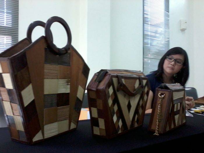 Pelepah Palem Bisa Diubah jadi Tas Cantik Pelepah Palem Bisa Diubah jadi Tas Cantik