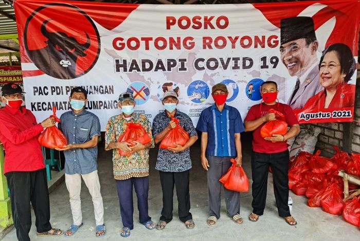 Peduli Masyarakat Terdampak Pandemi, PDIP Tuban Bangun Posko Gotong Royong Penanganan Covid-19 Peduli Masyarakat Terdampak Pandemi, PDIP Tuban Bangun Posko Gotong Royong Penanganan Covid-19