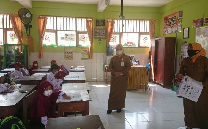 Terapkan Prokes Ketat, Bangkalan Mulai Uji Coba PTM Selama 2 Minggu ke Depan Terapkan Prokes Ketat, Bangkalan Mulai Uji Coba PTM Selama 2 Minggu ke Depan