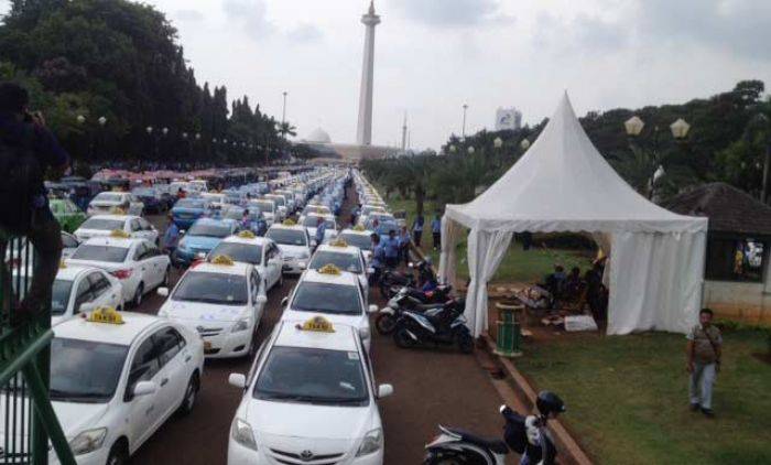 Demo Ribuan Pengemudi Angkutan di Jakarta Diwarnai Ricuh dan Sweeping lagi 