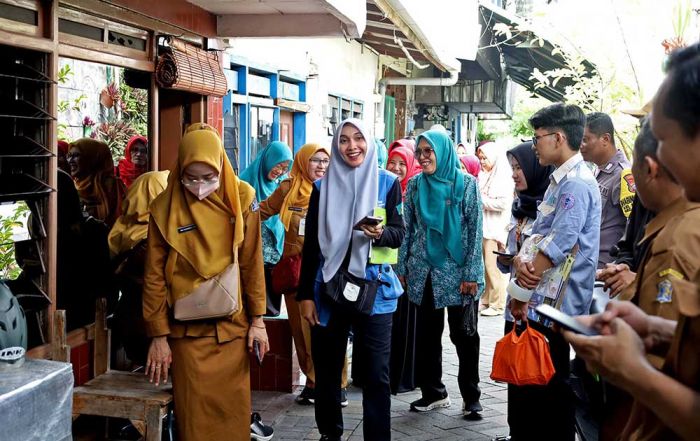 10 Kecamatan di Surabaya Ikuti Verifikasi 5 Pilar STBM Serentak 10 Kecamatan di Surabaya Ikuti Verifikasi 5 Pilar STBM Serentak