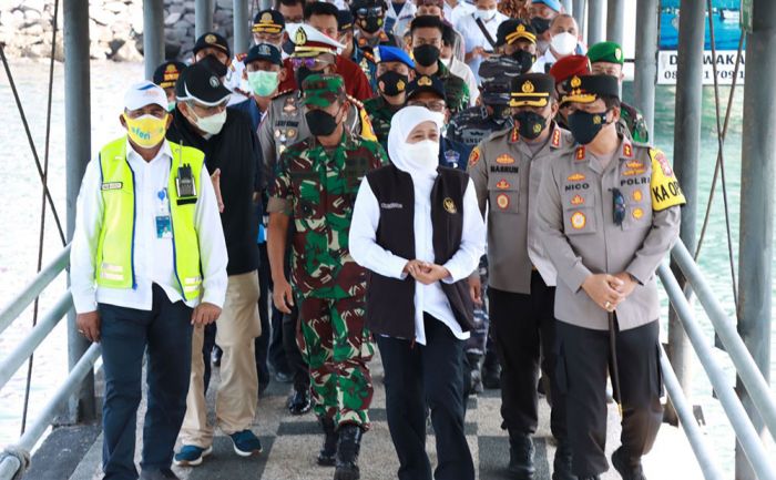 Pantau Arus Balik, Gubernur Jatim Bersama Forkopimda Kunjungi Pelabuhan Ketapang Pantau Arus Balik, Gubernur Jatim Bersama Forkopimda Kunjungi Pelabuhan Ketapang