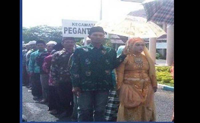 219 Pasutri Ikut Nikah Massal di Pamekasan 219 Pasutri Ikut Nikah Massal di Pamekasan
