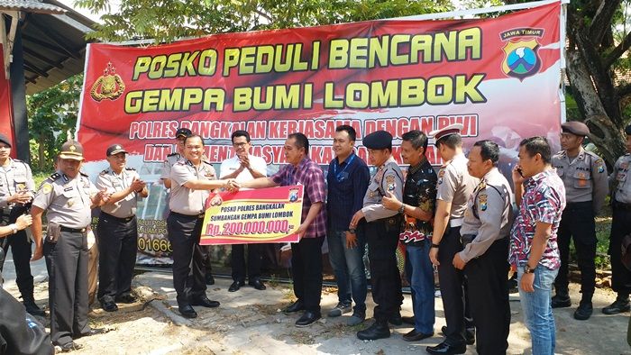 Polres, PWI, dan PMI Bangkalan Kompak Salurkan Bantuan ke Lombok NTB Polres, PWI, dan PMI Bangkalan Kompak Salurkan Bantuan ke Lombok NTB