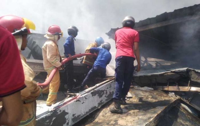 Kebakaran Pabrik Spare Part di Lamongan Berhasil Dipadamkan, Kerugian Ditaksir Capai Rp 1 Triliun Kebakaran Pabrik Spare Part di Lamongan Berhasil Dipadamkan, Kerugian Ditaksir Capai Rp 1 Triliun